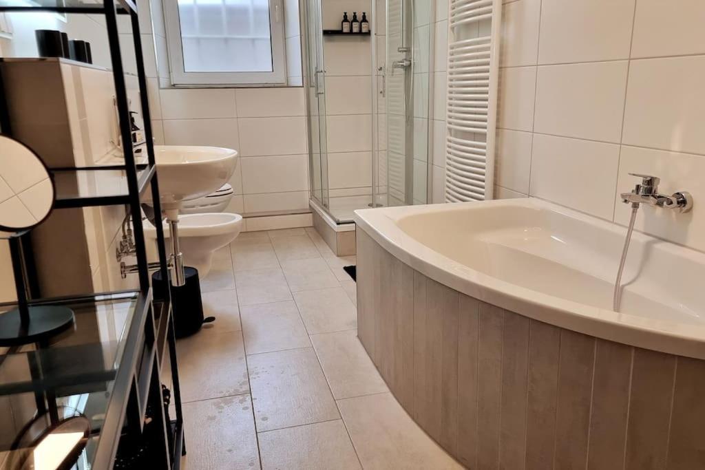 Lime Homes: Zentral Kueche Netflix Apartment *